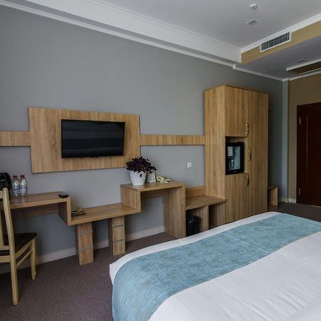 Park Hotel Al Bustan Шимкент Екстер'єр фото