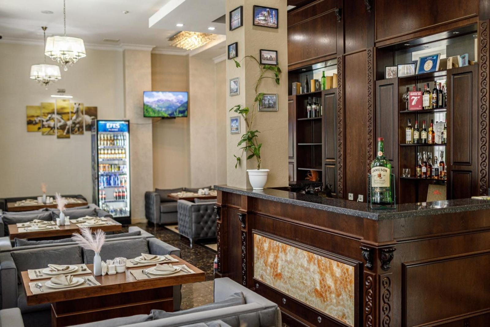 Park Hotel Al Bustan Шимкент Екстер'єр фото