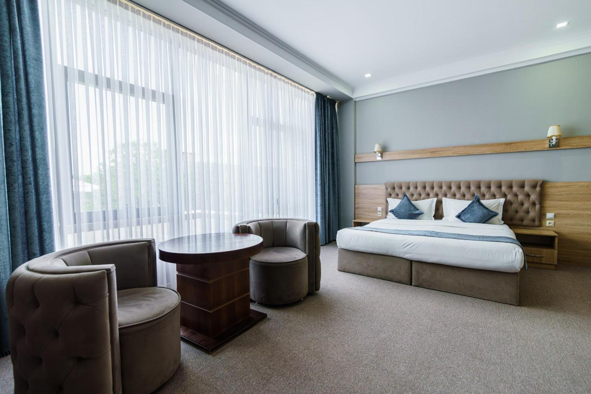 Park Hotel Al Bustan Шимкент Екстер'єр фото