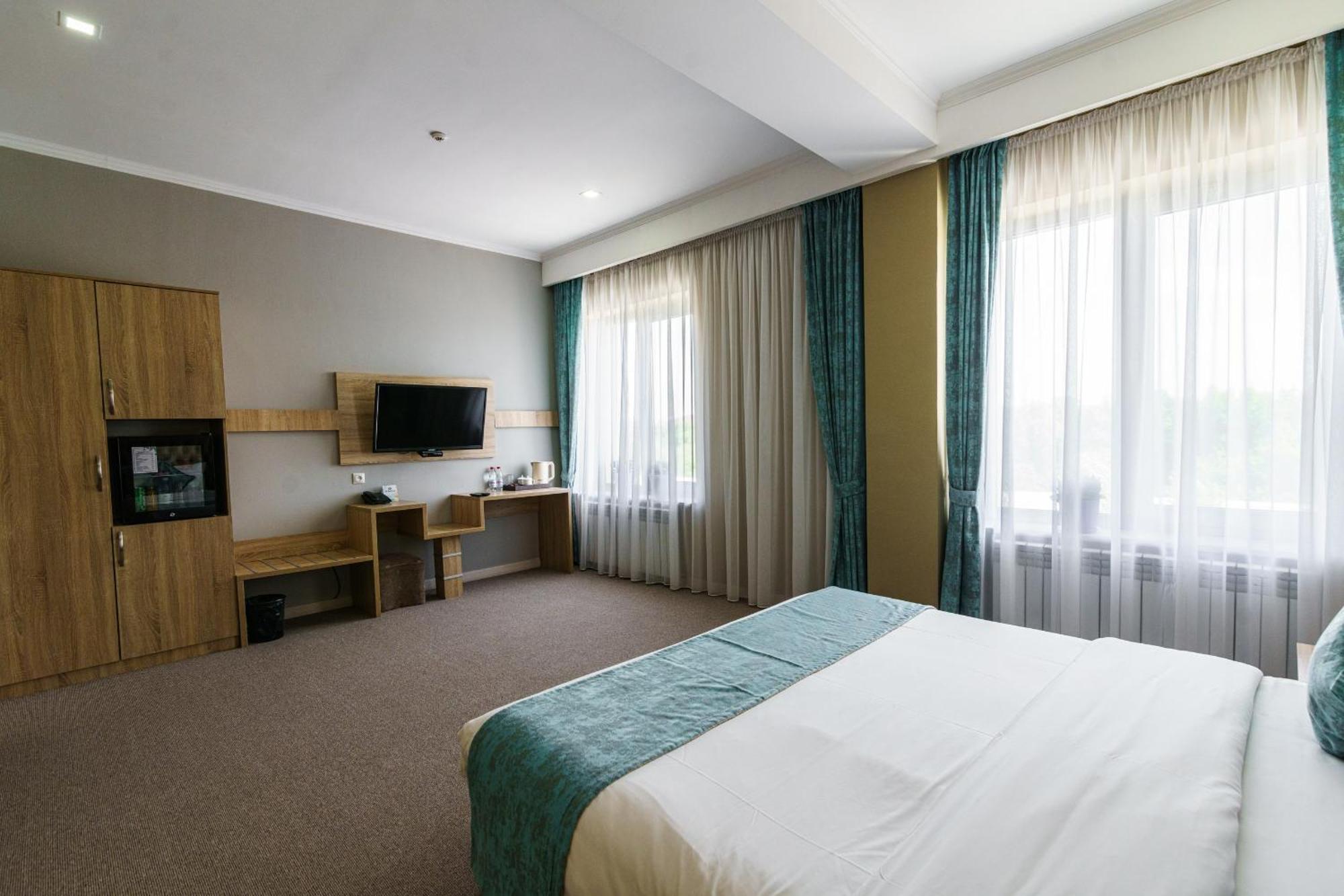 Park Hotel Al Bustan Шимкент Екстер'єр фото