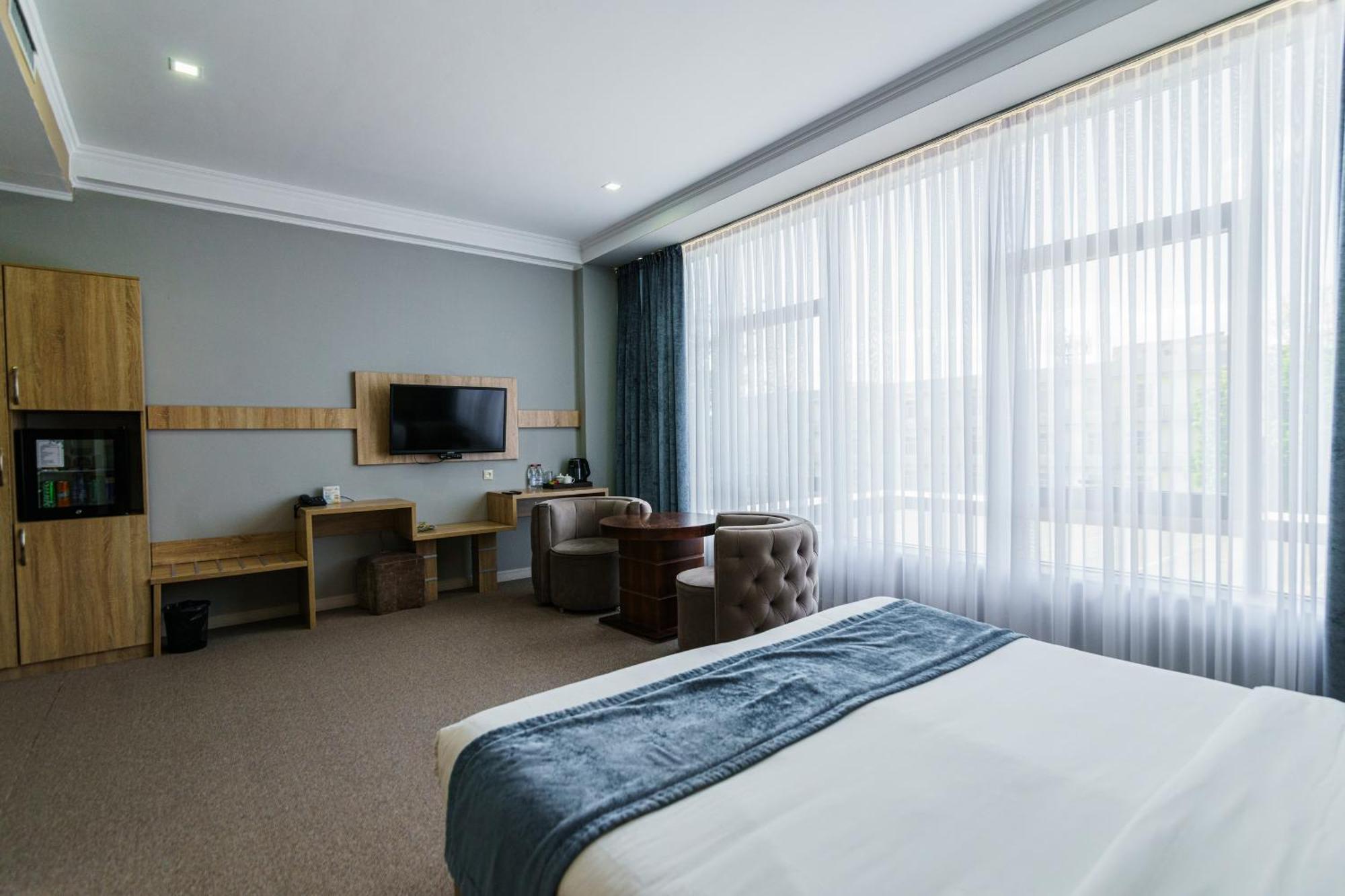 Park Hotel Al Bustan Шимкент Екстер'єр фото